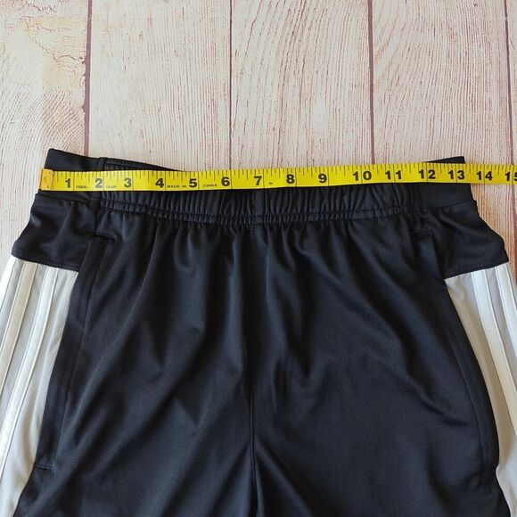 Pair of Adidas triple stripe training shorts sz S - Picture 4 of 13